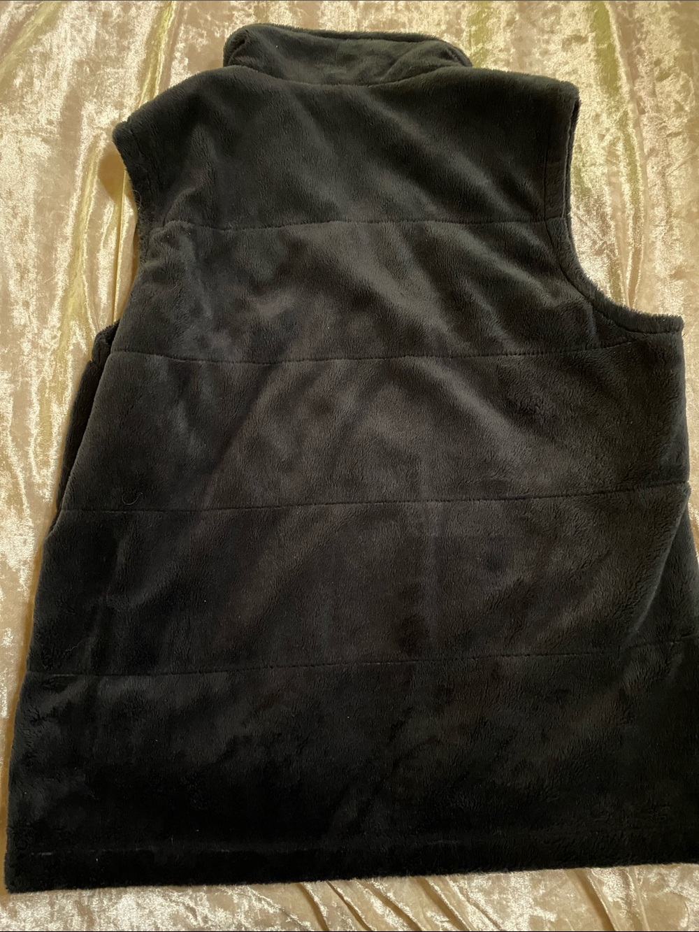 Columbia Women’s Black Fleece Vest with Zip Closure - Picture 4 of 5